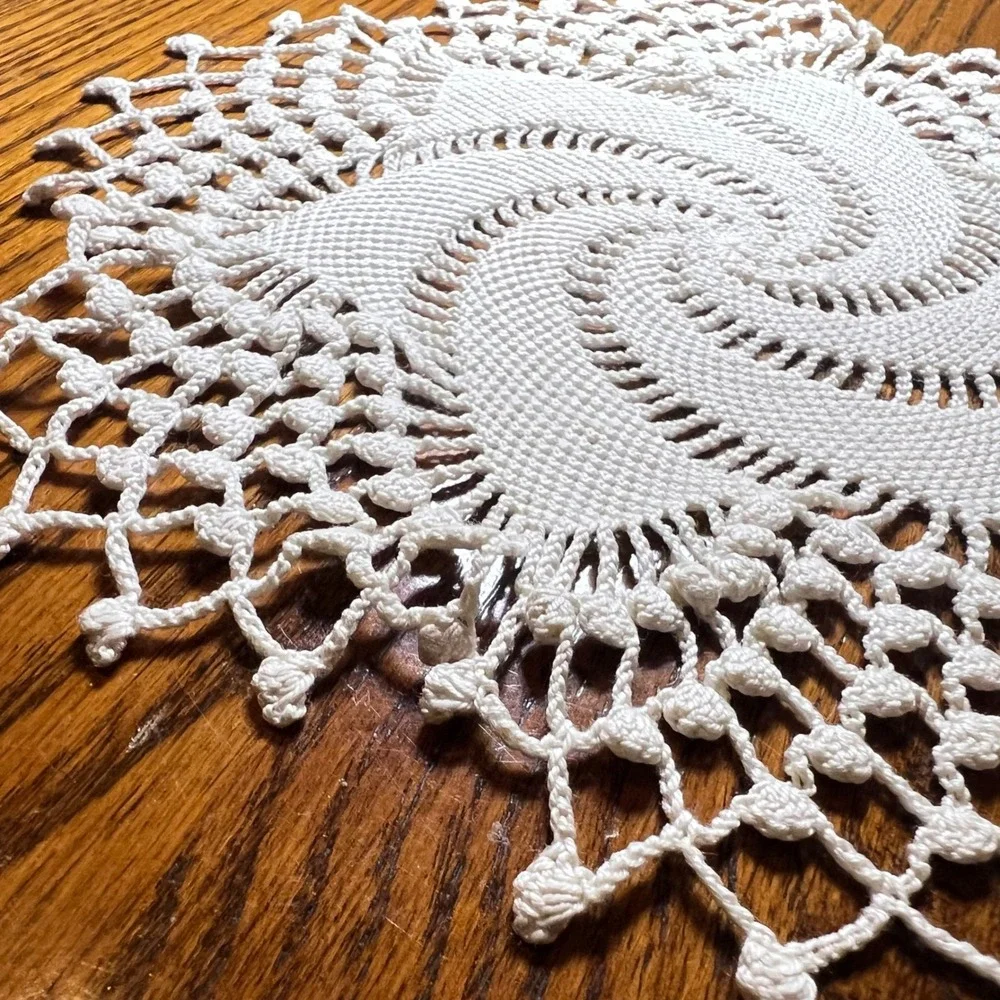 Handmade‎ Crochet Doily Home Decor Spiral Pinwheel Lace Vtg Grandmacore Cottage